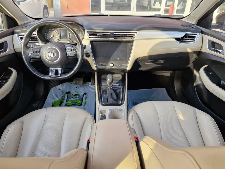 2023 MG 5 LUX 