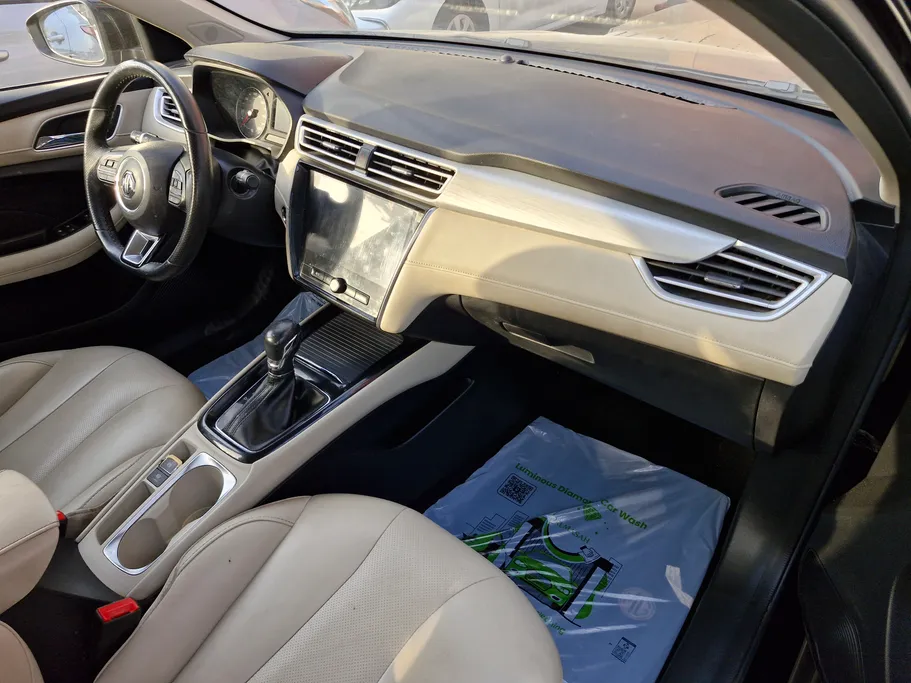 2023 MG 5 LUX 