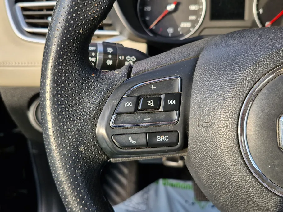 2023 MG 5 LUX 