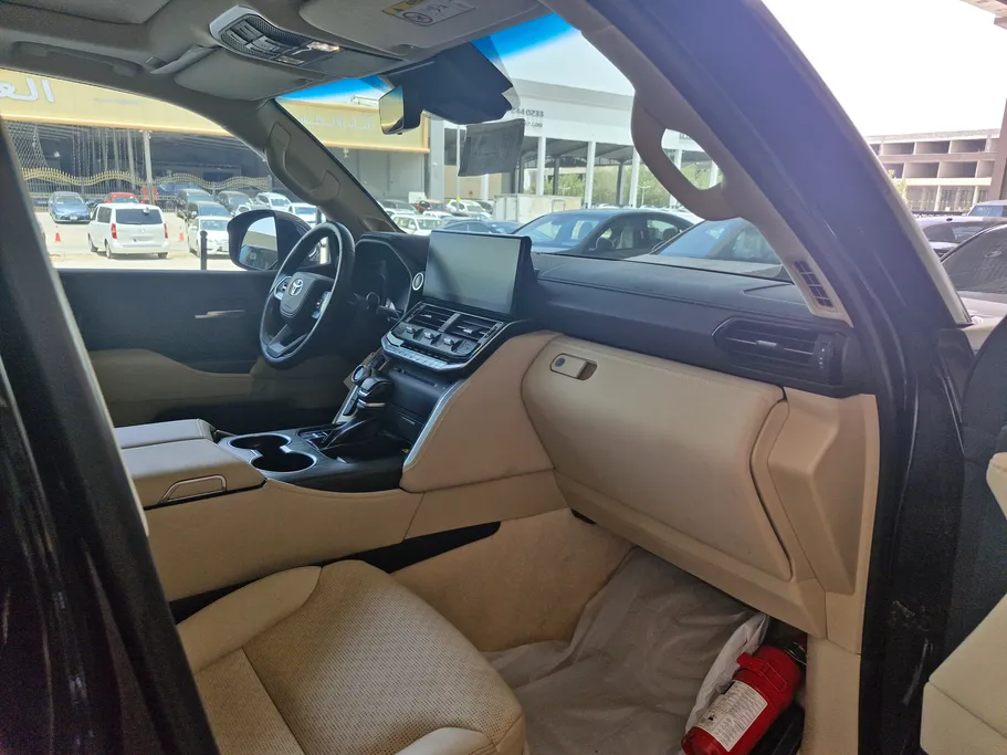 2024 Toyota Land Cruiser VXR 
