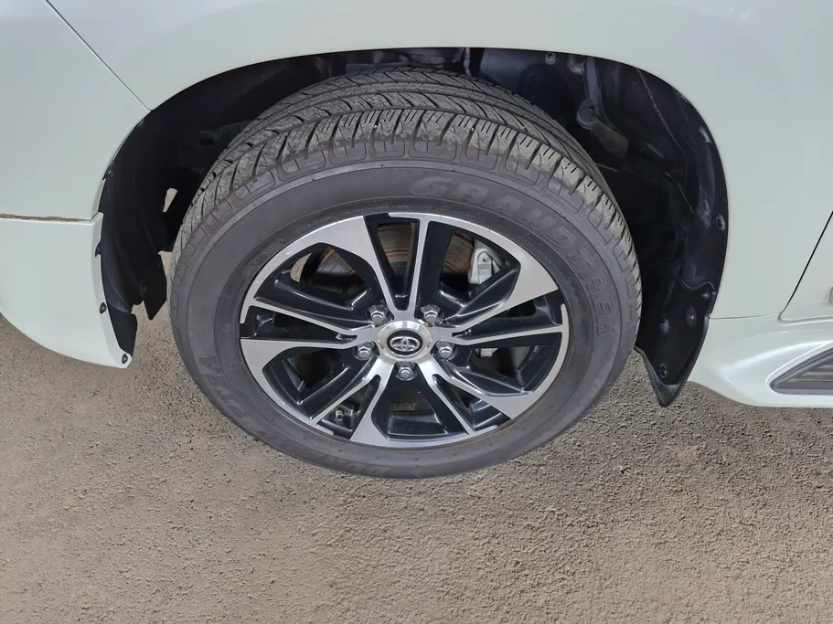 تويوتا لاندكروزر Grand Touring 2021 