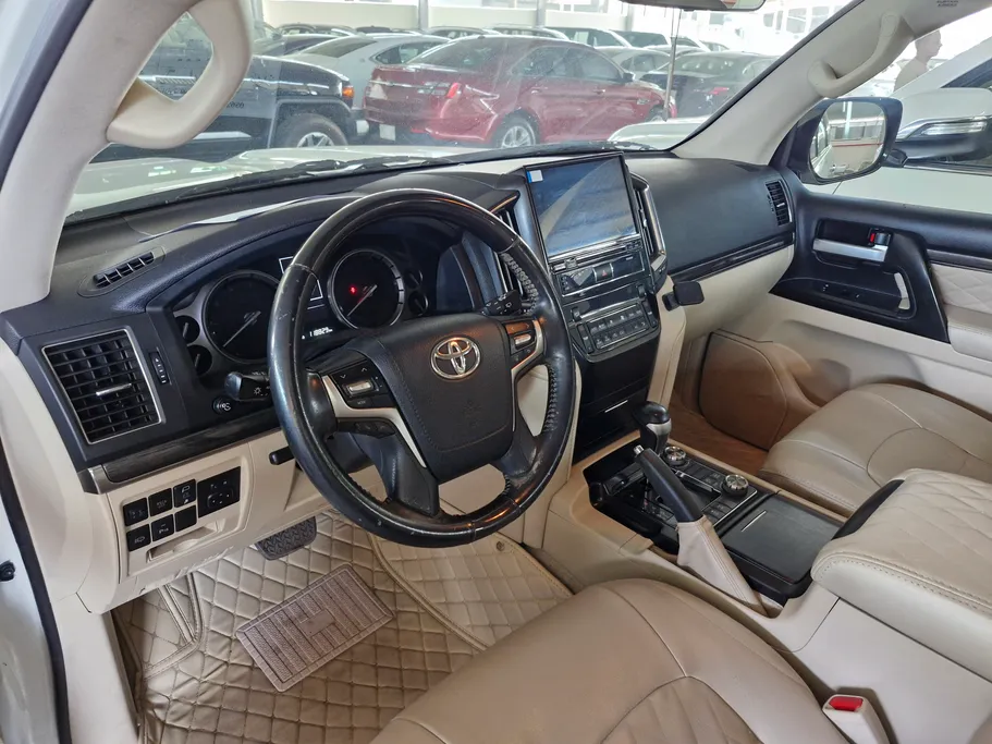تويوتا لاندكروزر Grand Touring 2021 