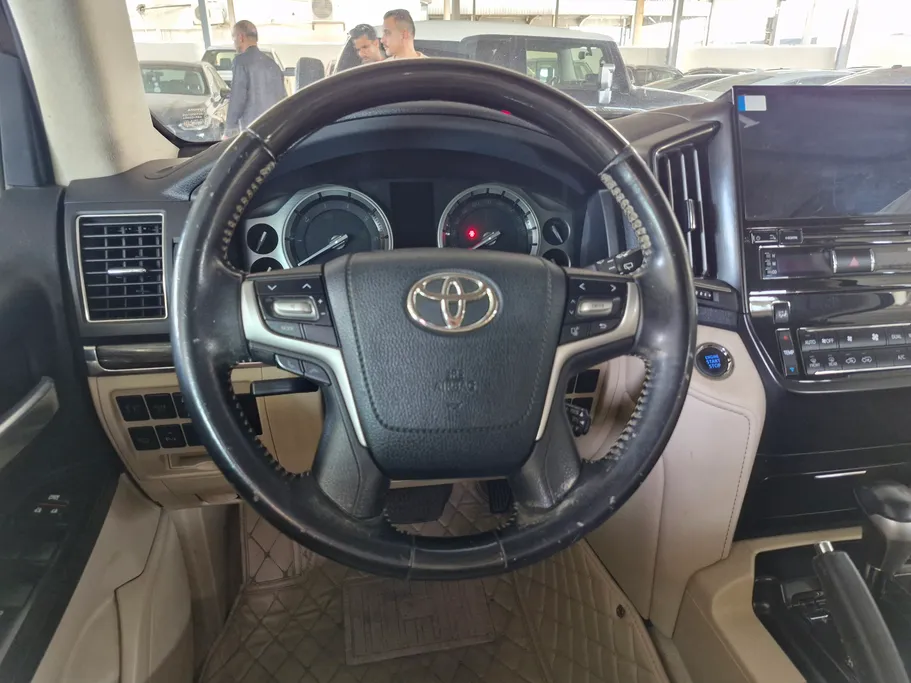 تويوتا لاندكروزر Grand Touring 2021 
