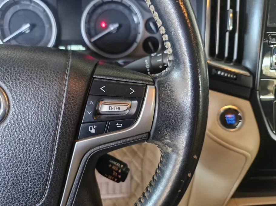 تويوتا لاندكروزر Grand Touring 2021 