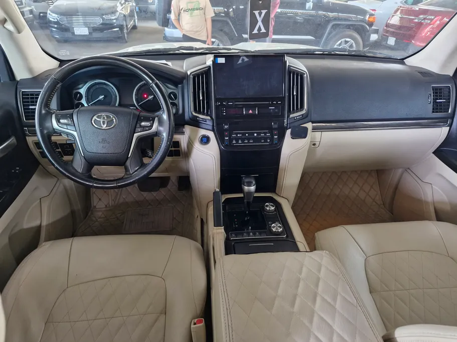 تويوتا لاندكروزر Grand Touring 2021 