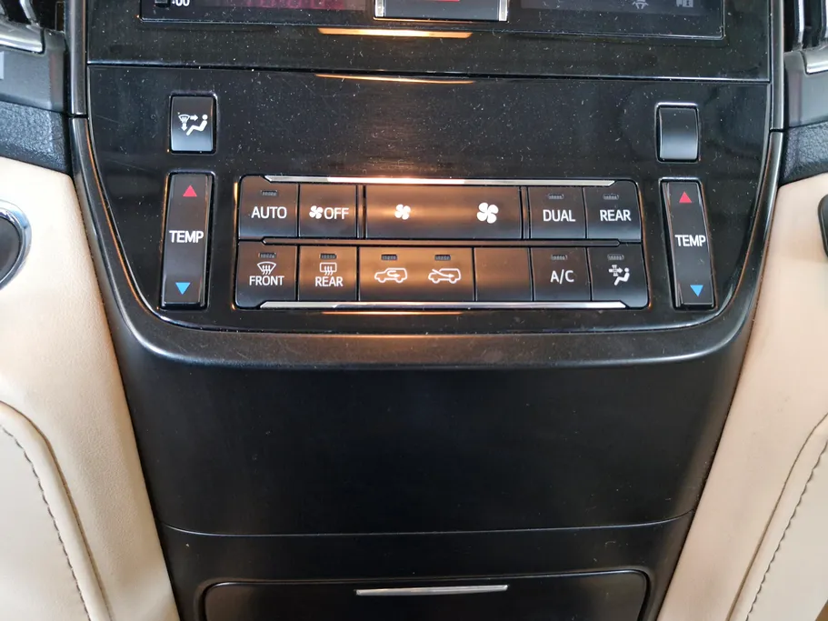 تويوتا لاندكروزر Grand Touring 2021 