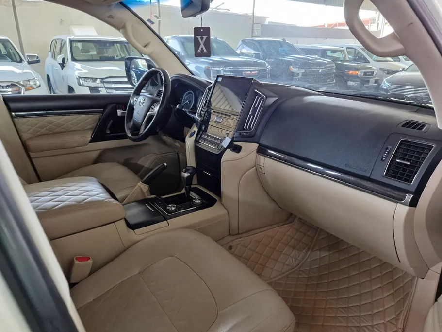 تويوتا لاندكروزر Grand Touring 2021 