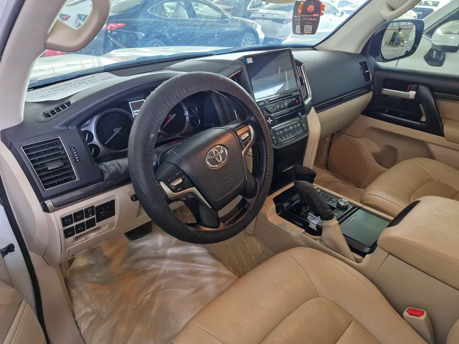2021 Toyota Land Cruiser Grand Touring 