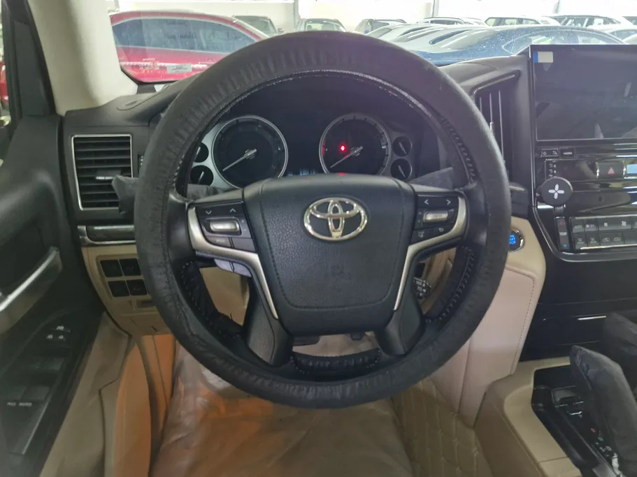 2021 Toyota Land Cruiser Grand Touring 