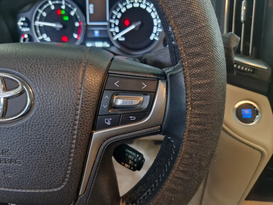 2021 Toyota Land Cruiser Grand Touring 