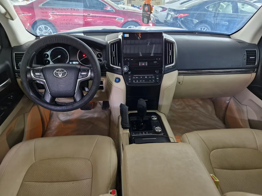 2021 Toyota Land Cruiser Grand Touring 