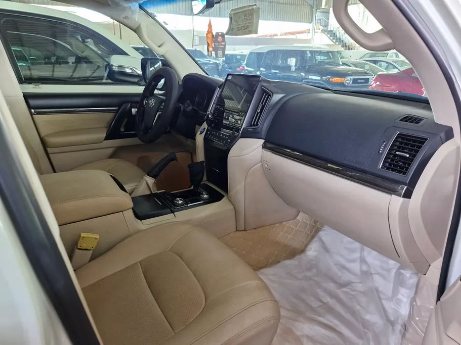 2021 Toyota Land Cruiser Grand Touring 