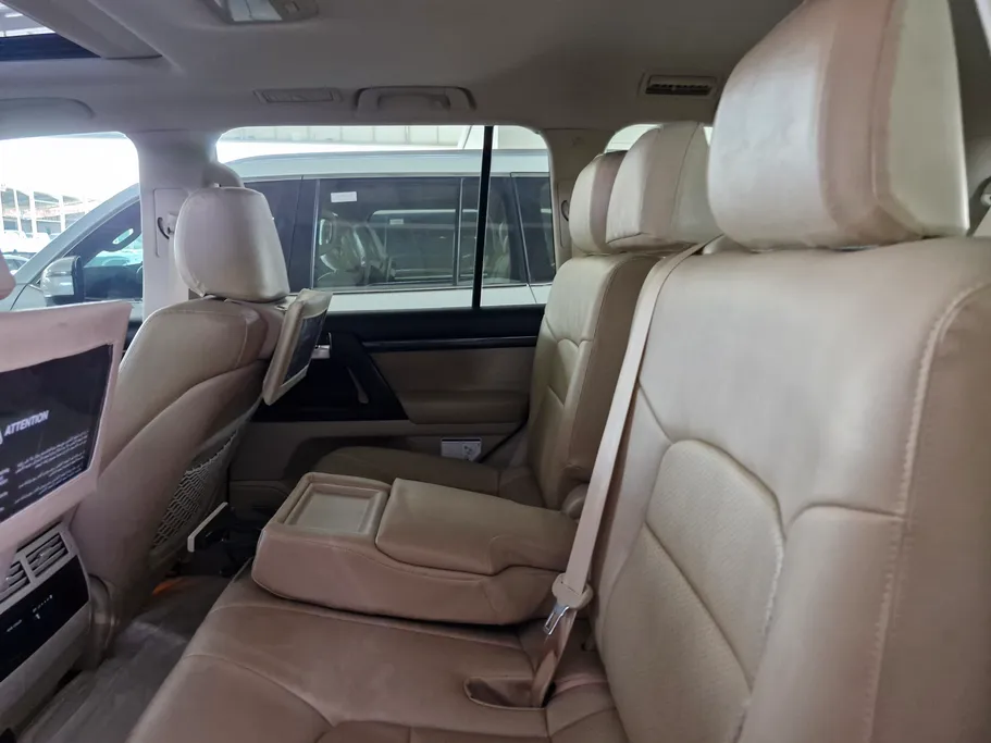2021 Toyota Land Cruiser Grand Touring 