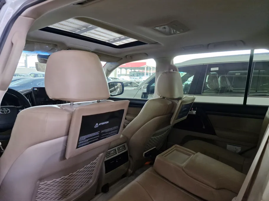 2021 Toyota Land Cruiser Grand Touring 
