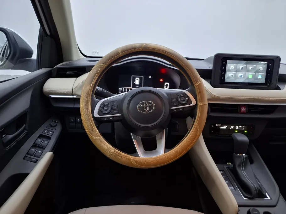 2024 Toyota Yaris  Y Plus 