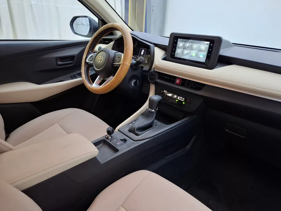2024 Toyota Yaris  Y Plus 