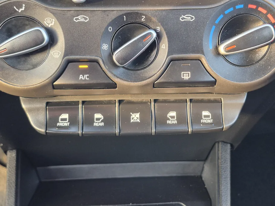 2023 Kia Pegas LX 