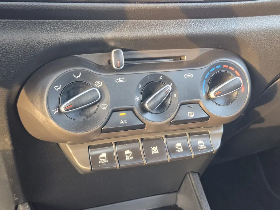 2023 Kia Pegas LX 