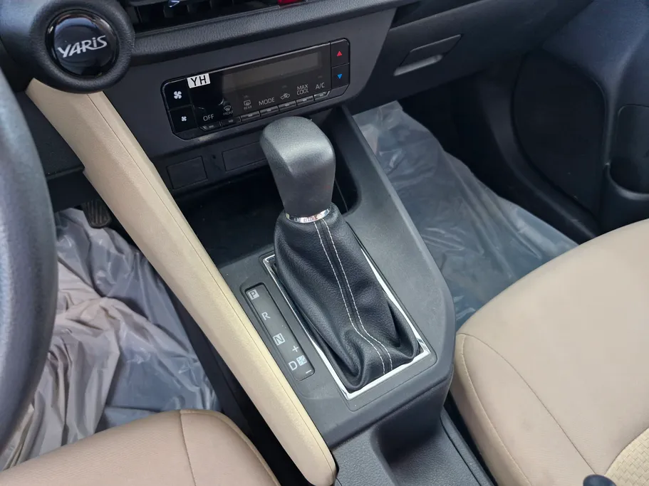 2023 Toyota Yaris  Y 