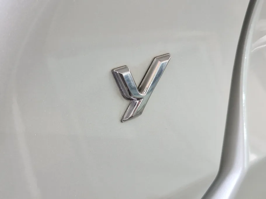 2023 Toyota Yaris  Y 