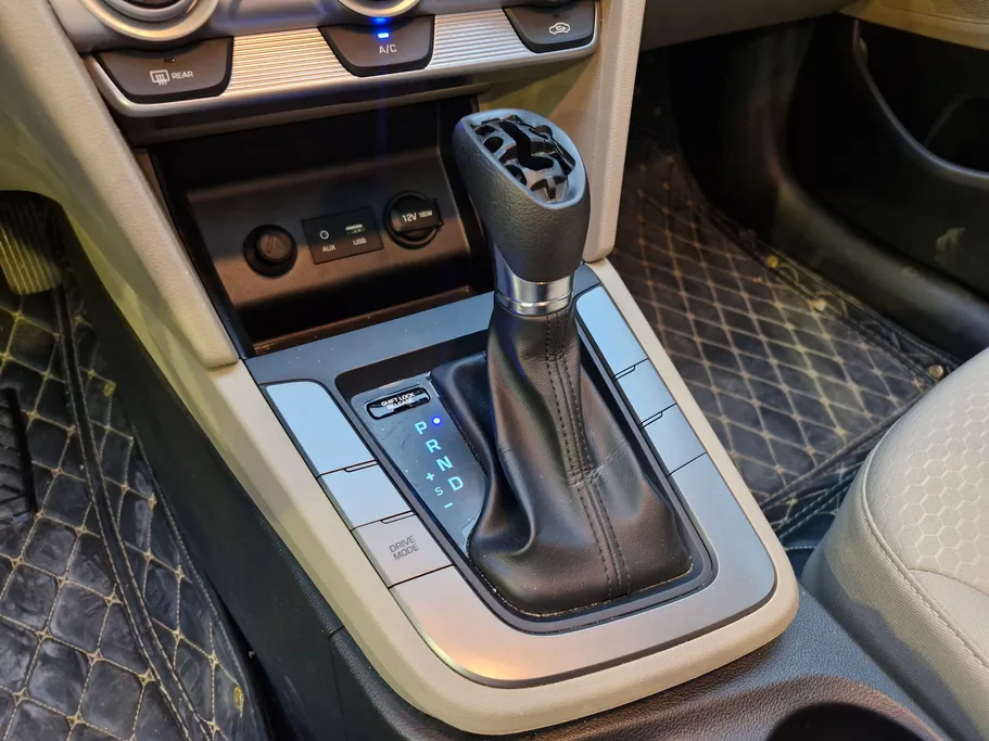 2019 Hyundai Elantra GLS 