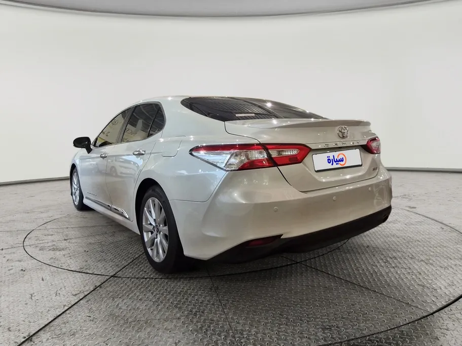 2020 Toyota Camry  GLE 