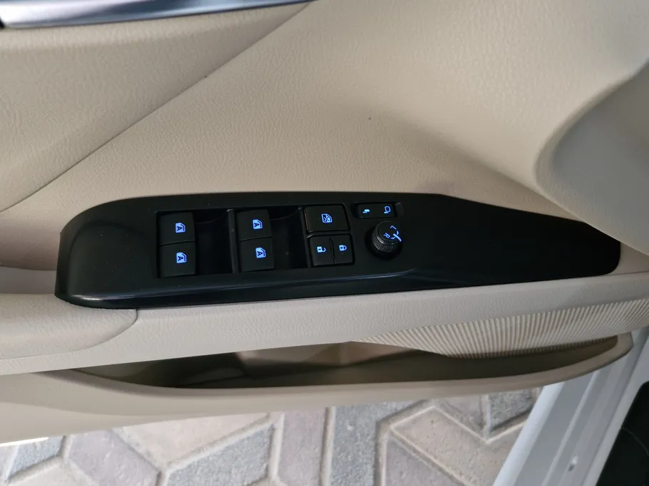 2020 Toyota Camry  GLE 