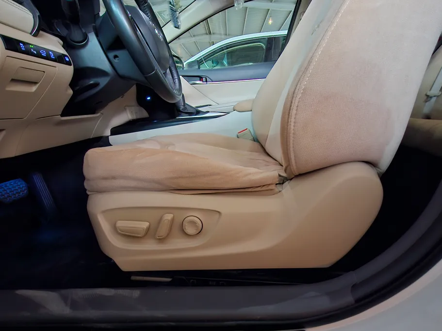 2020 Toyota Camry  GLE 