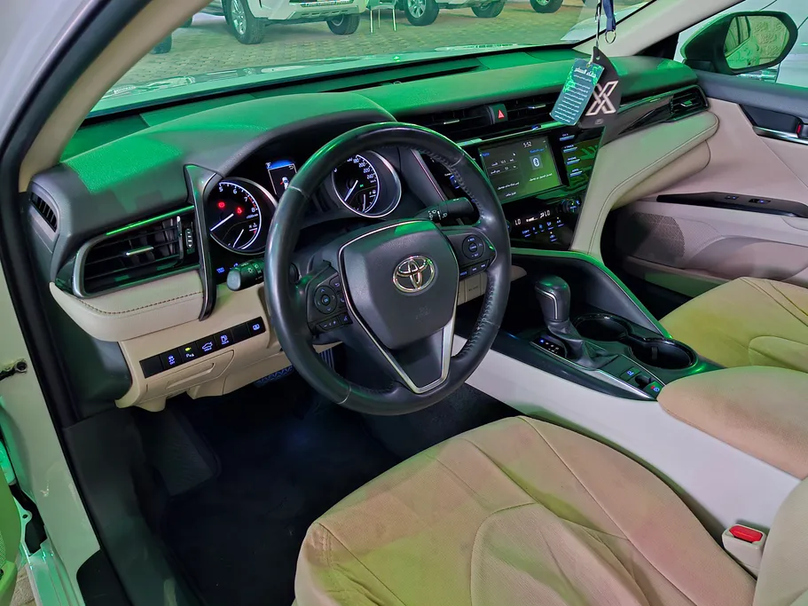 2020 Toyota Camry  GLE 