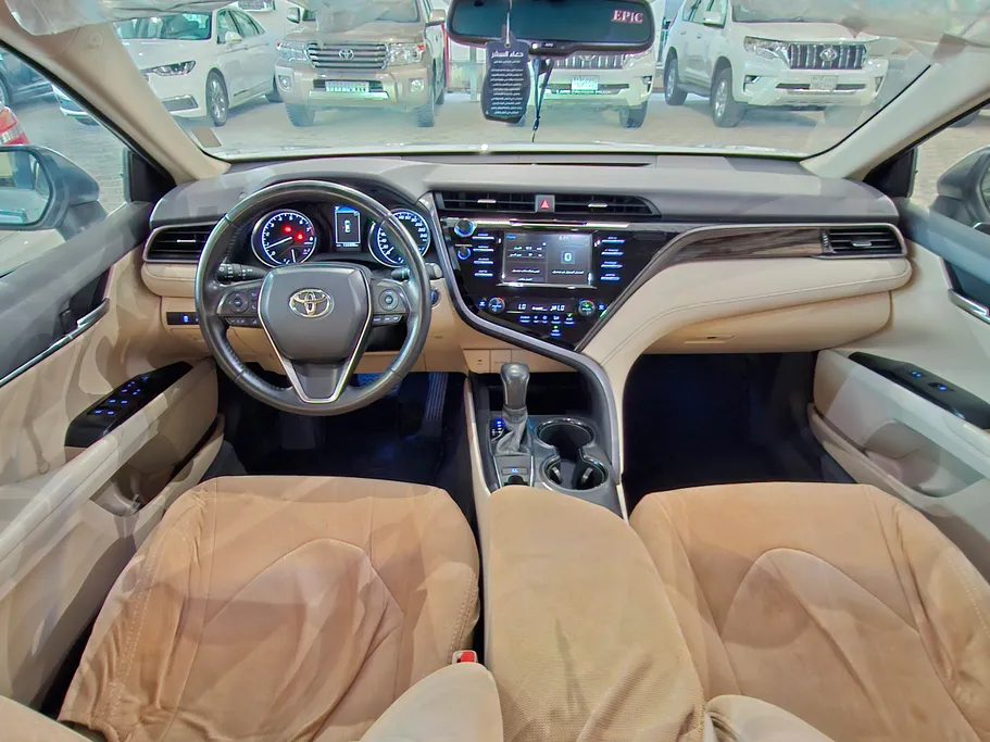 2020 Toyota Camry  GLE 