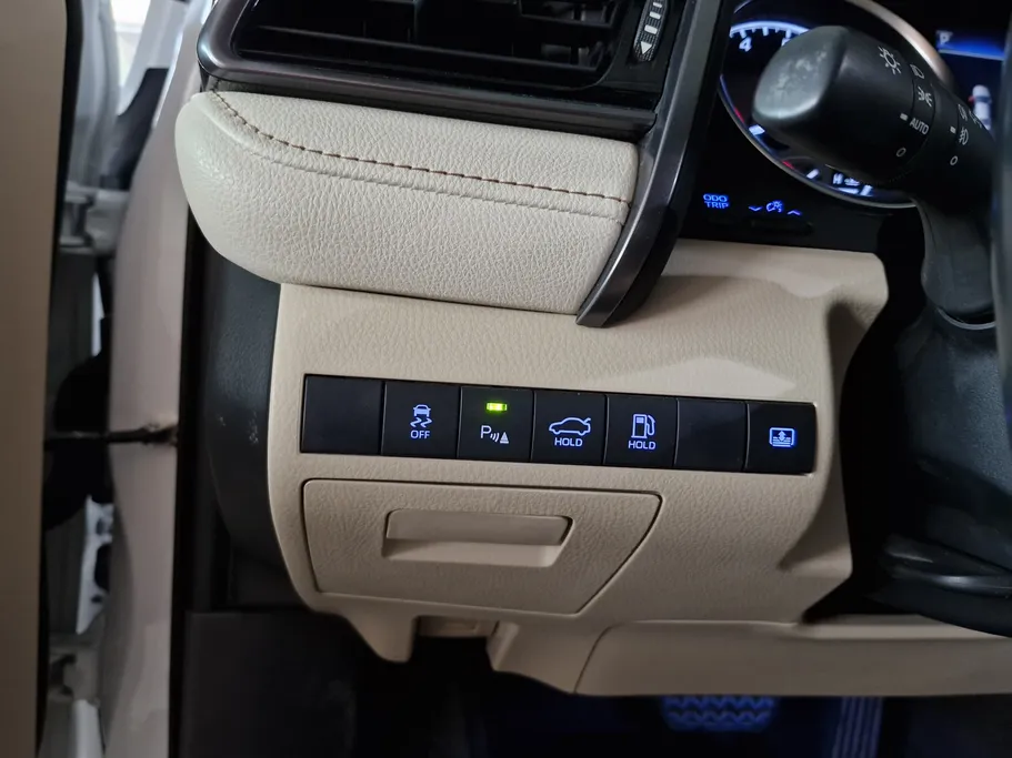 2020 Toyota Camry  GLE 
