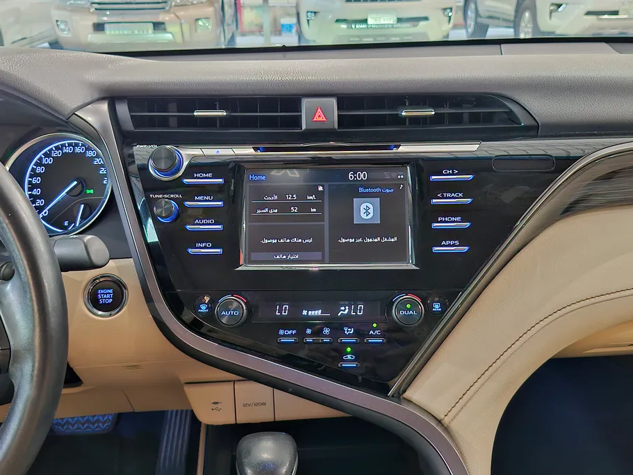 2020 Toyota Camry  GLE 