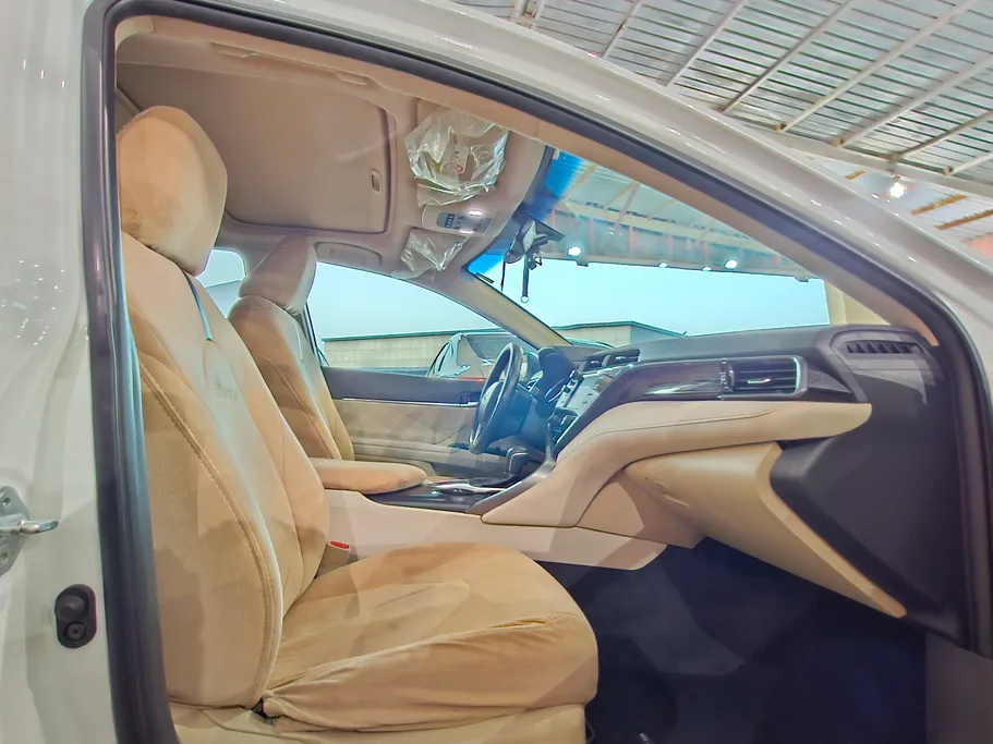 2020 Toyota Camry  GLE 
