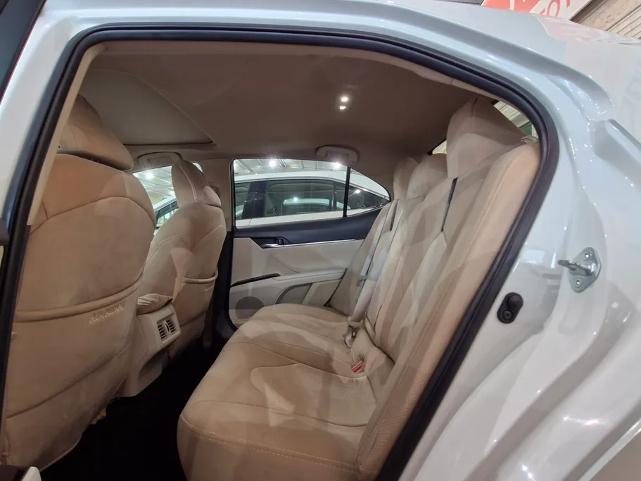 2020 Toyota Camry  GLE 