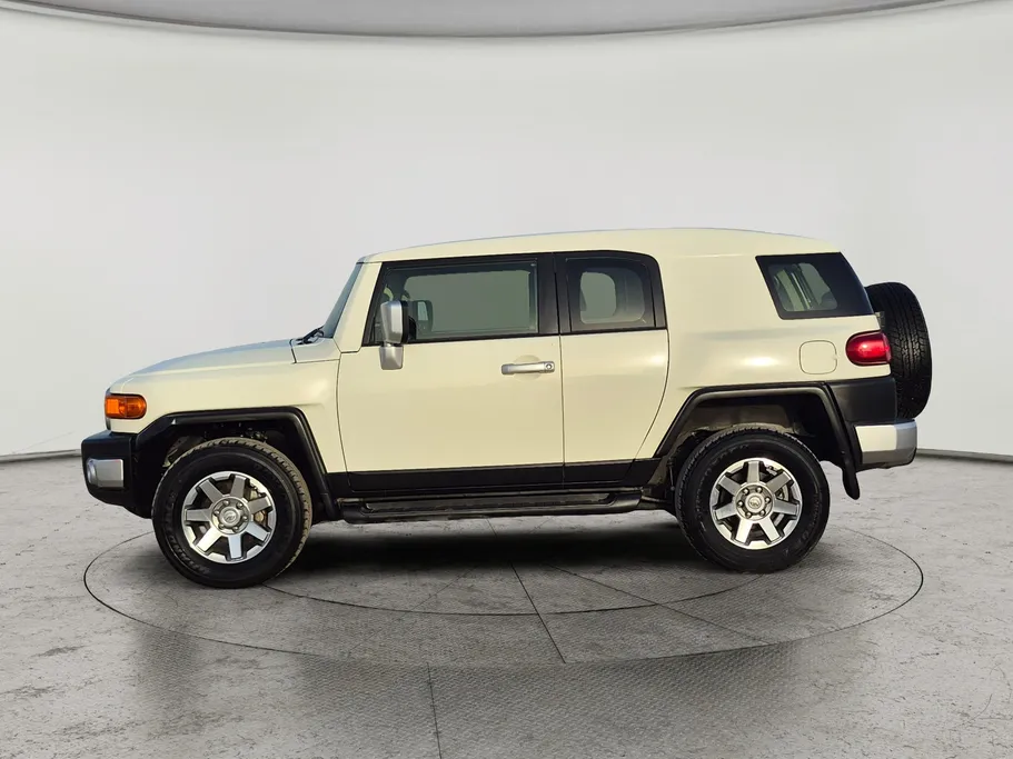 تويوتا اف جي FJ Cruiser 2023 