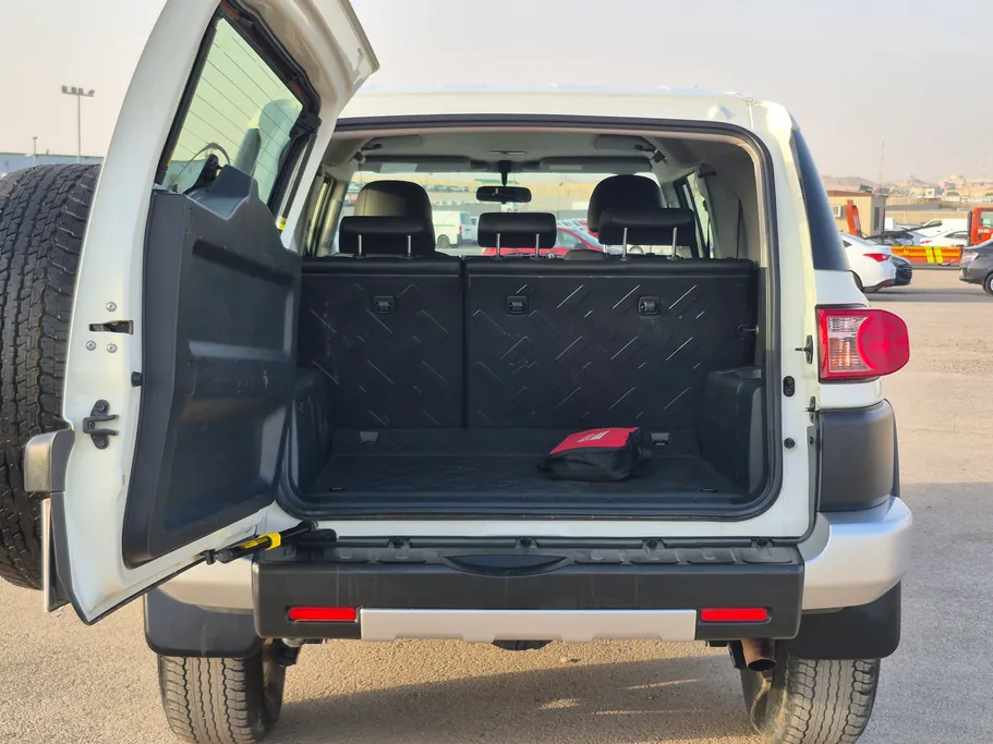 تويوتا اف جي FJ Cruiser 2023 