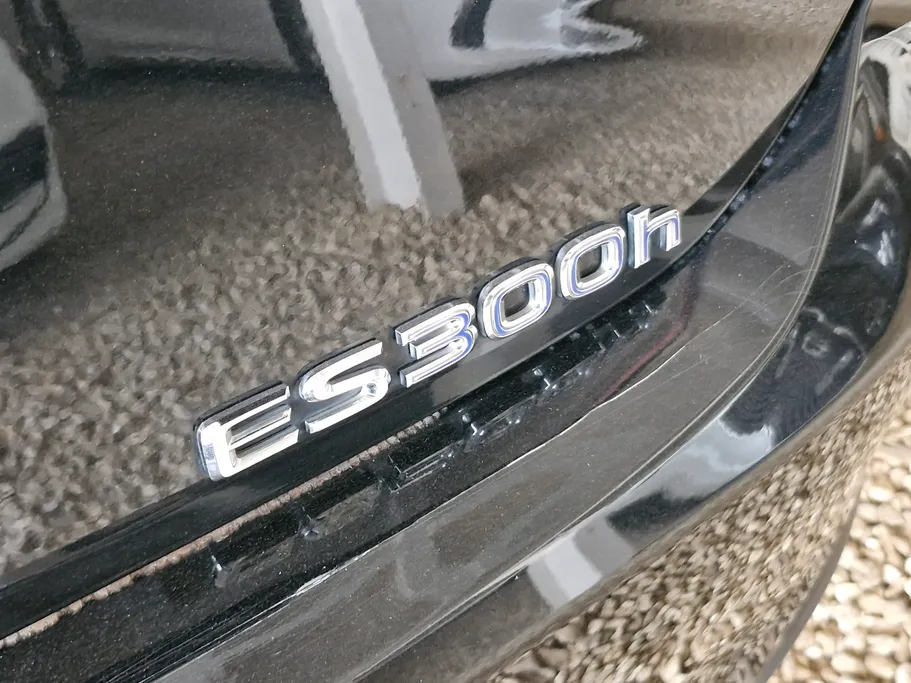 لكزس ES 300 H 2022 