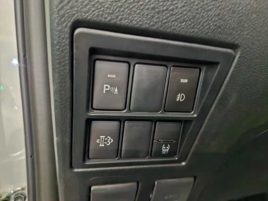 2025 Toyota Hilux SGLX 4X4 AT DSL 