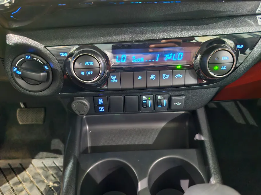 2025 Toyota Hilux SGLX 4X4 AT DSL 