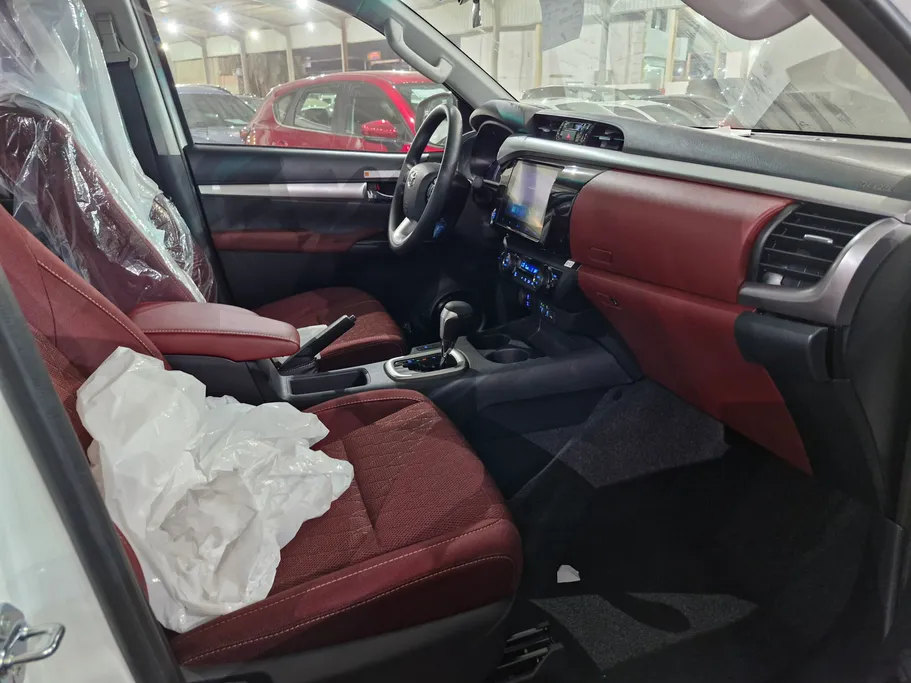 2025 Toyota Hilux SGLX 4X4 AT DSL 