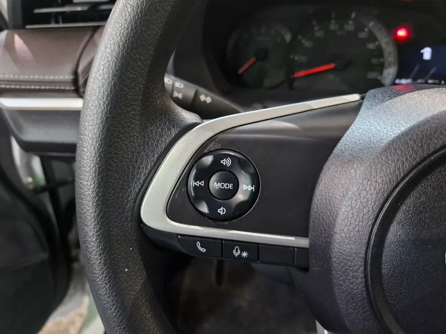 2024 Toyota Yaris  Y 