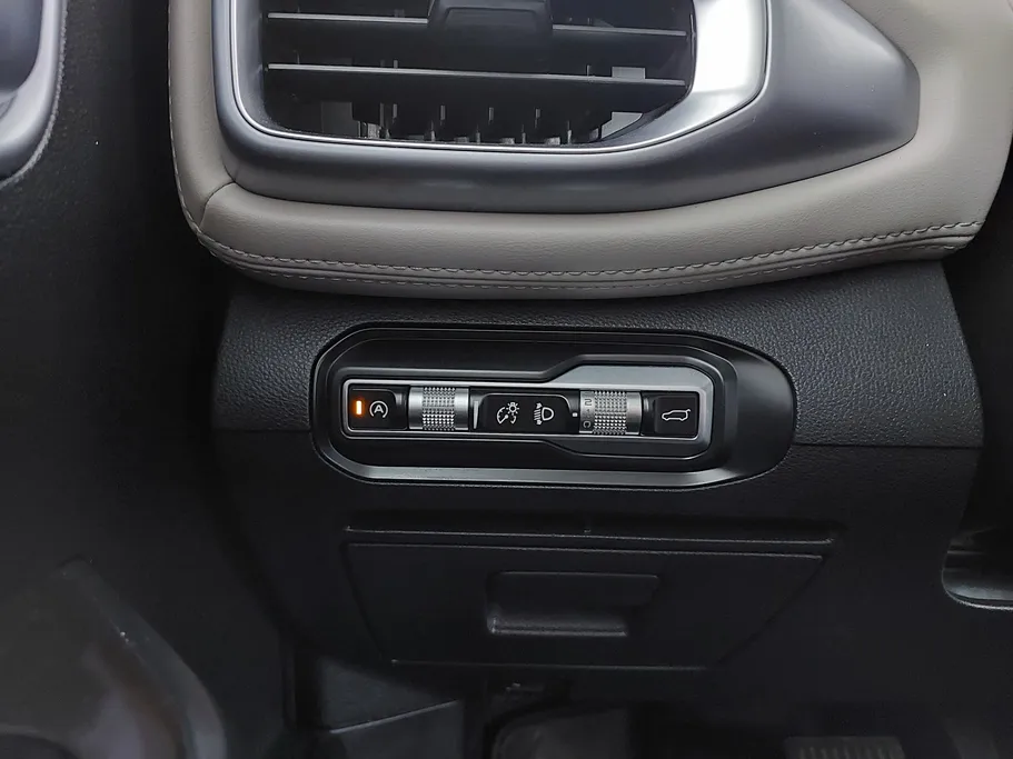 2022 Geely Okavango Comfort 