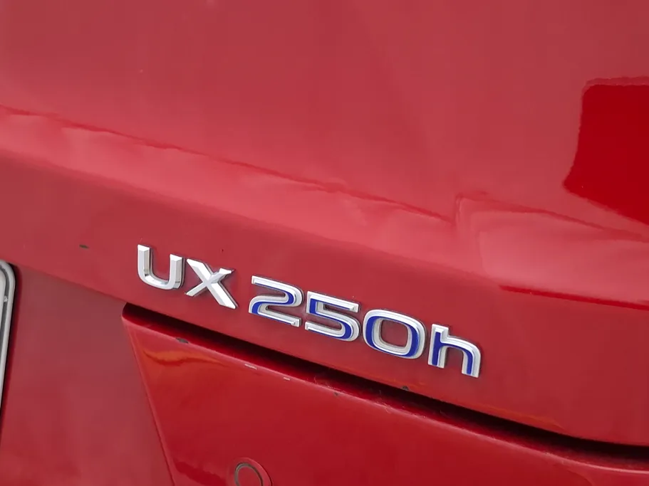 لكزس UX 250H 2021 