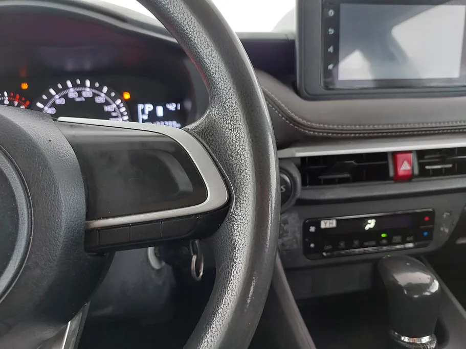 2023 Toyota Yaris  Y 