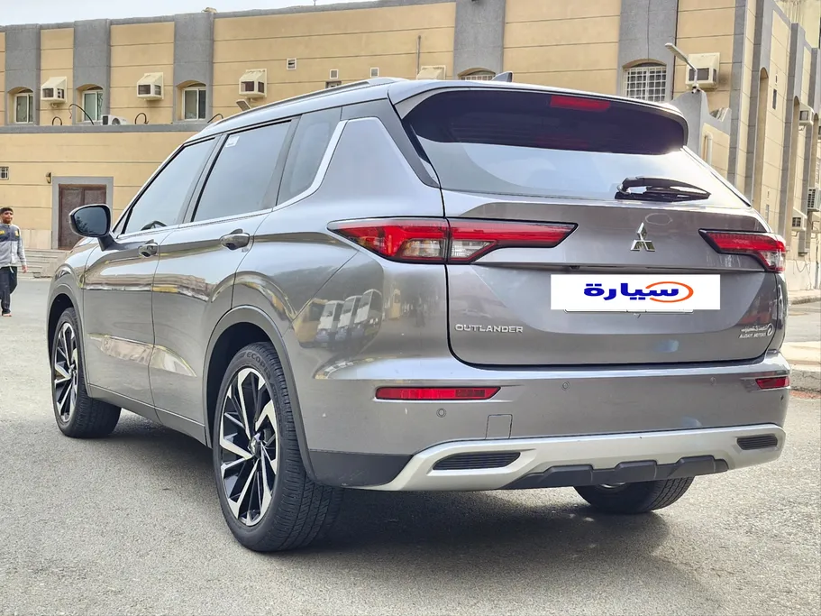 2023 Mitsubishi Outlander GLX 