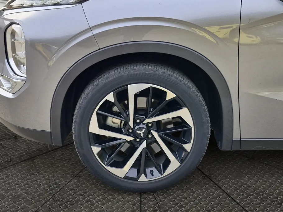 2023 Mitsubishi Outlander GLX 
