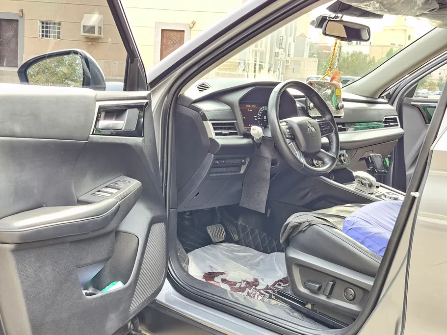 2023 Mitsubishi Outlander GLX 