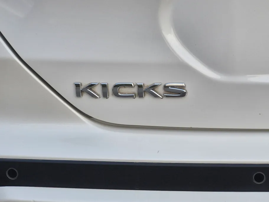 2022 Nissan Kicks SV 