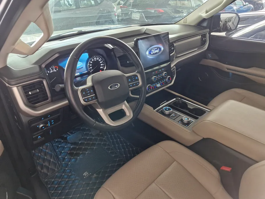 2022 Ford Expedition XLT 