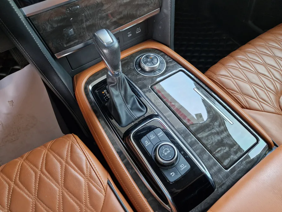 2023 Nissan Patrol Platinum 